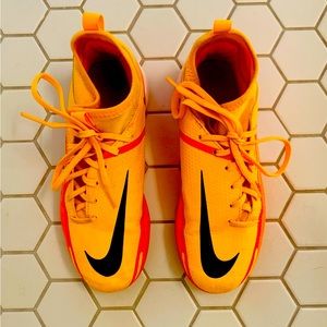 Nike Phantom indoor soccer/ futsal shoes, size 1 youth